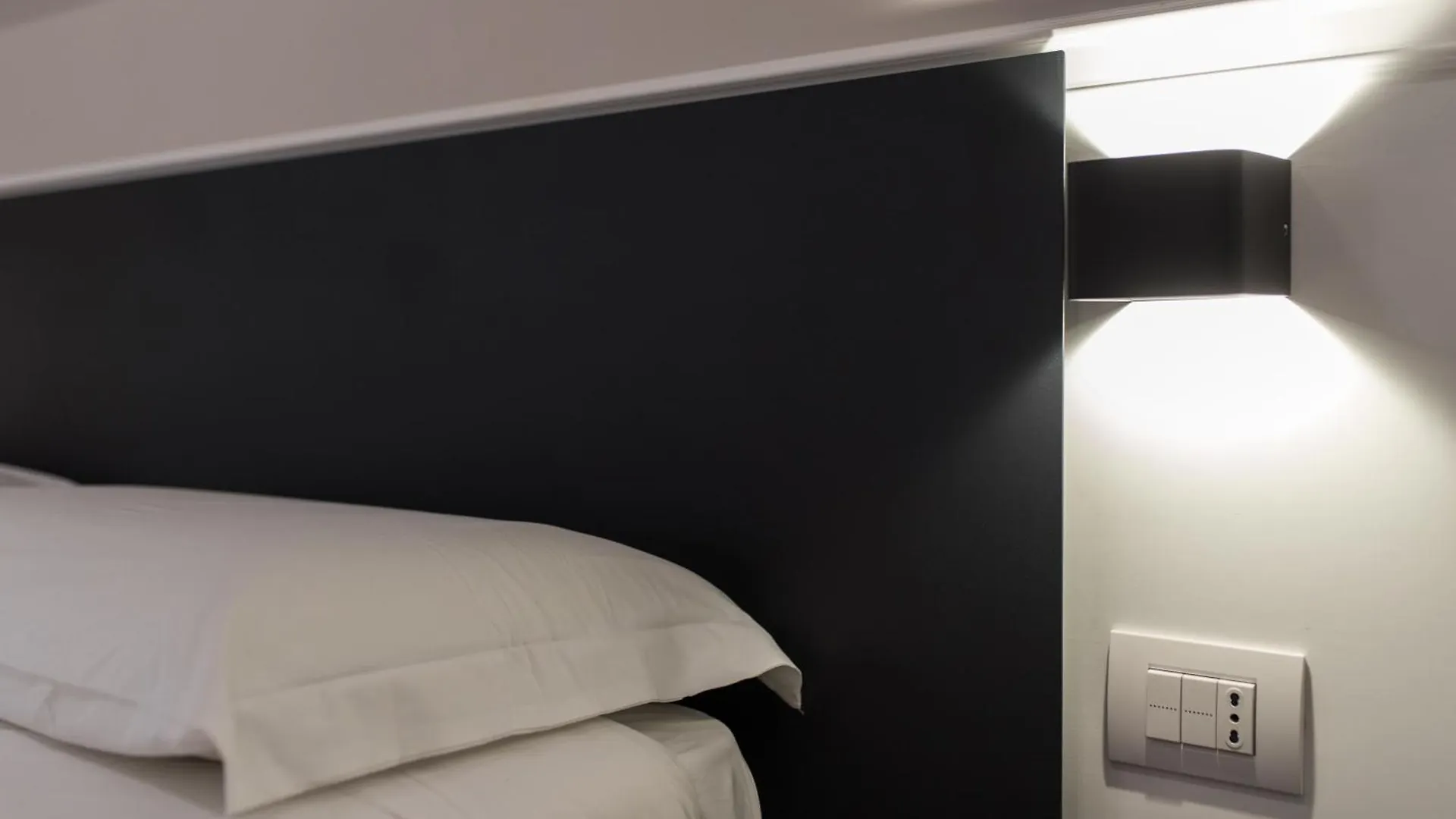 Five Boutique Rooms Naples 2*,  Italy