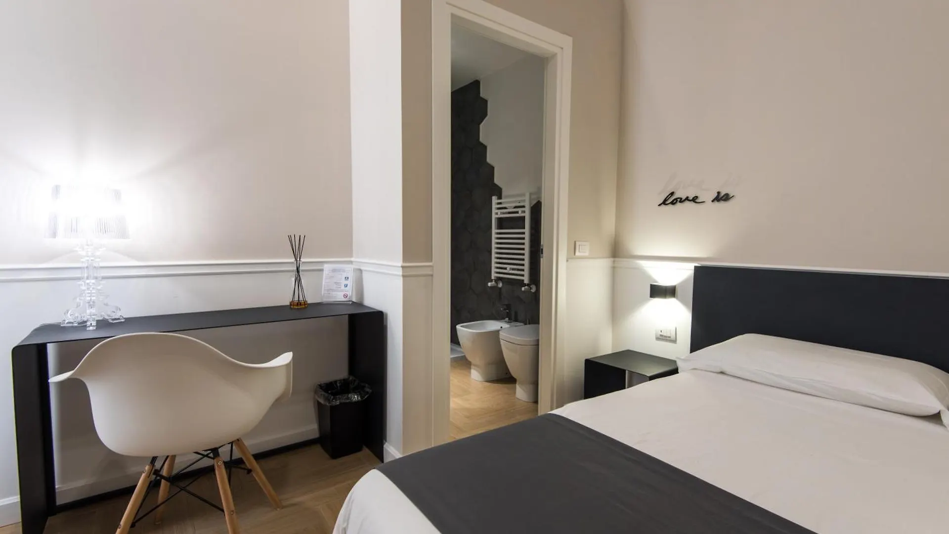 Five Boutique Rooms Naples Guest house