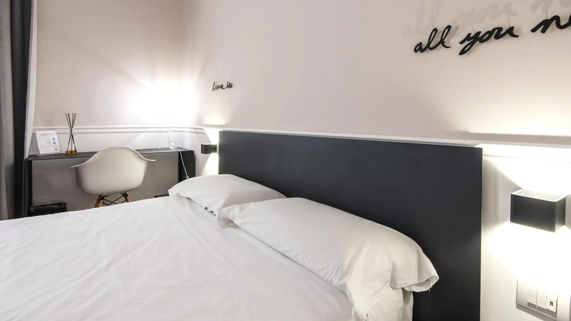 נאפולי Five Boutique Rooms 2*,  איטליה