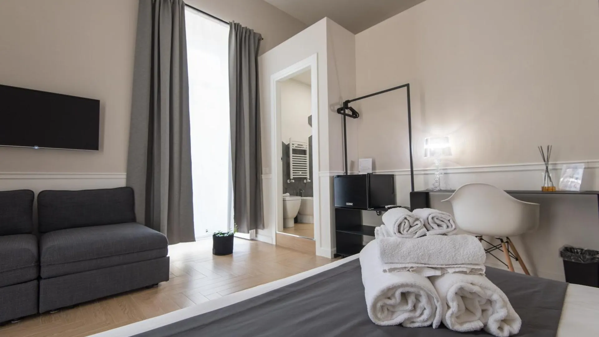 Five Boutique Rooms Naples Italy