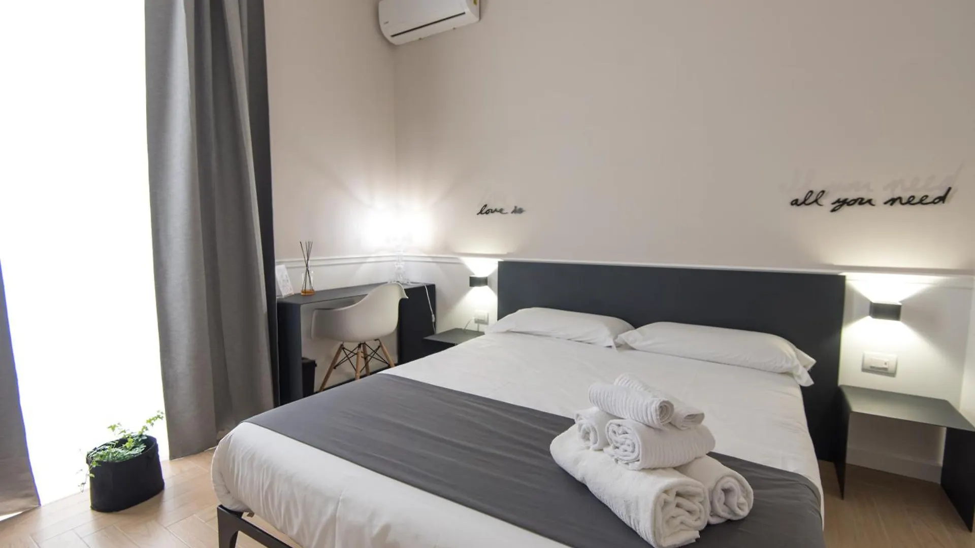 נאפולי Five Boutique Rooms 2*,  איטליה