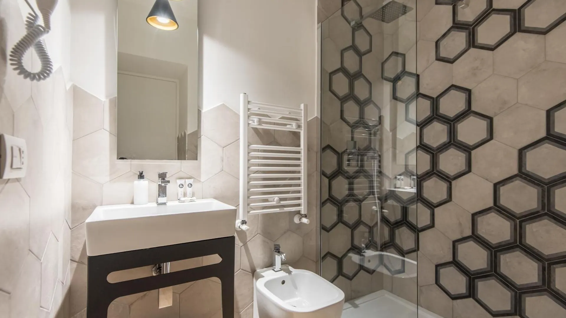נאפולי Five Boutique Rooms 2*,